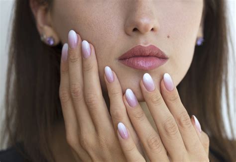 45 pretty & romantic nail design ideas to try. Ombré nehty: Jak si udělat stínovanou manikúru doma?