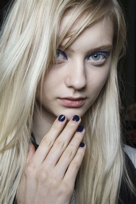 To vote, please use the stars on the bottom. ボード「Blonde Women」のピン