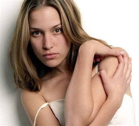 Our database has everything you'll ever need, so enter & enjoy 61 Hottest Piper Perabo Pictures Are Just Too Yum For Her Fans