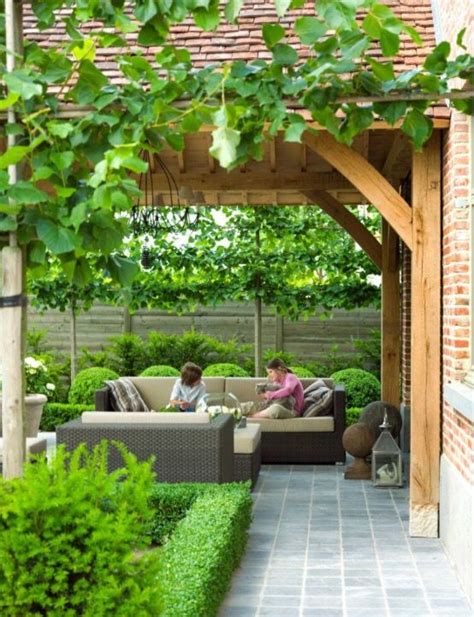 This guide from bunnings warehouse will take you through a few different screen options to consider. Court yard ideas (With images) | Cottage garden, Patio ...