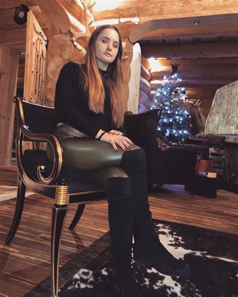 View latest posts and stories by @the_real_davina_geiss davina geiss in instagram. Davina Geiss posiert in Overknees und Lederleggins