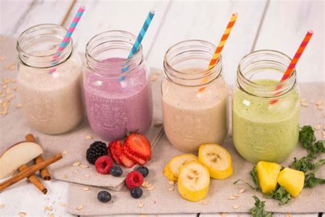 Oatmeal merupakan salah satu makanan terbaik untuk menggantikan nasi putih saat diet. Resep Oatmeal Smoothies untuk Sarapan yang Sehat