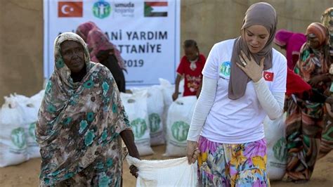 Tülin aybay ve talat özçelik'in kızları olan gamze özçelik maltepe anadolu lisesinde okuduktan sonra bilgi üniversitesinde eğitim almaya başlamış ve 2000 yılında miss türkey yarışmasında ikinci seçilmiştir. Gamze Özçelik kimdir? Gamze Özçelik kaç yaşında ve nereli ...