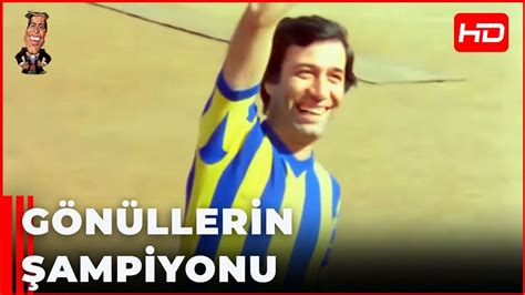 Filmde sevgilisine kendisini beğendirmek için futbolcu olmaya uğraşan sait'in yaşadığı komik olaylar anlatılıyor. Gol Kralı - Kemal Sunal Futbol Öğreniyor! | Kemal Sunal En ...