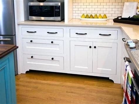 Design principles underline shaker utilitarian functionality against ornamentation, such as carved and raised molding. inset shaker cabinets - Google Search | White kitchen ...