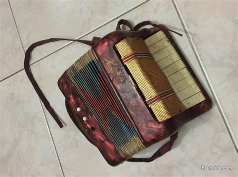 120 bass buttons, 2 registers weight: RARE 1920s Heco Piano Accordion | Antiques / Collectibles for sale in Brunei Muara | Bruneida ...