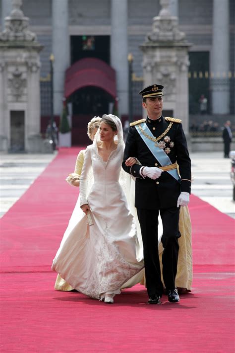 Individuelles keltisches hochzeitskleid aus einem schönen elfenbeinfarbenen spitzenstoff. Letizia Von Spanien Hochzeitskleid - Abendkleider ...