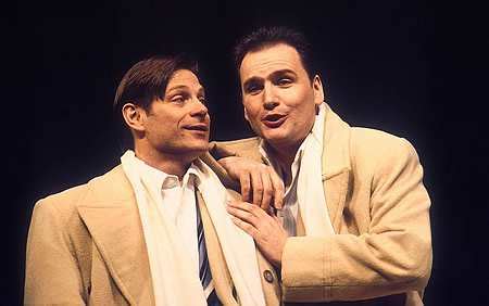 Cast includes:topi lehtipuu, luca pisaroni, nicolas rivenq, miah persson, anke vondung, ainhoa garmendia. 1996, Glyndebourne, Cosi fan tutte
