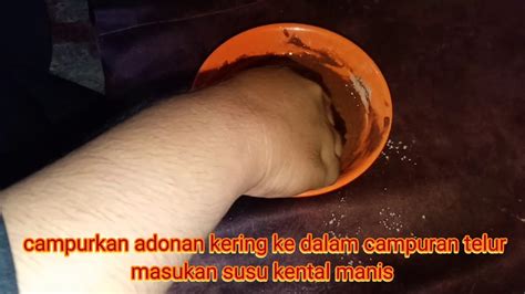 Tidak heran jika banyak orang menyukai kue ini dan sering menjadikannya sebagai. Cara membuat brownies kukus tanpa mixer - YouTube