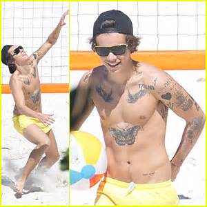 Search, discover and share your favorite harry styles shirtless gifs. Harry Styles: Shirtless Volleyball Game! | Harry Styles ...