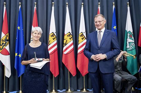 Die grenzstadt am inn bildet mit der gegenüberliegenden deutschen stadtgemeinde simbach am inn in bayern ein. Ausgezeichnet: Verdienstmedaille des Landes OÖ für drei ...