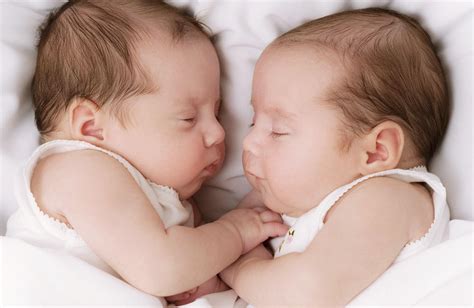 Anak kembar sendiri dapat terjadi lantaran adanya dua sel sperma yang membuahi dua sel telur secara bersamaan. Cara mendapatkan anak kembar, ketahui faktor penghasilannya