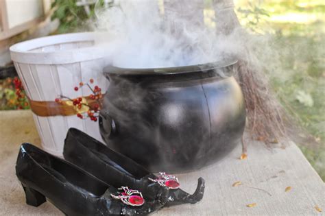 Glittered witch shoe candy dishes. All My Great Ideas Are Really From Pinterest: DIY Witch Shoes