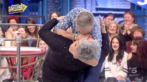 Paolo bonolis, mattatore storico del game show, ritorna per la nona stagione alla guida del preserale più bizzarro della tv, affiancato dall'immancabile luca laurenti. Avanti un altro! An italian crime story, 13 giugno 2018 ...