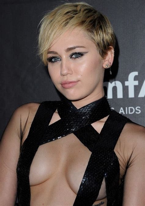 But i like those kinds of bangs cuz you can have then in front of ur face like she does or swoop them off to the side and they look cute either way! 80 Best Celebrity Short Hairstyles - Short Haircuts for ...