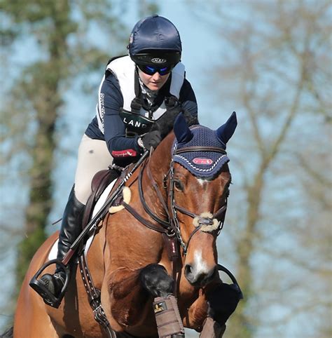 Laura collett is a british athlete and competes in eventing. Laura Collett - Selleria Equipe Srl - Selle equitazione e ...