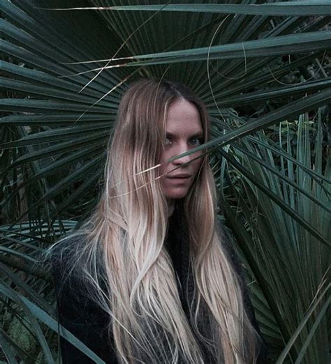 Anja rubik mary komasa directed by jan komasa listen to mary komasa debut album now. Rodzina Jana Komasy - brat Szymon, siostry Zofia i Mary ...