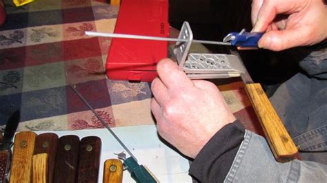 Knife sharpeners come in a variety of builds, but they all work similarly: The Zeiger Family Homestead Blog » Sharpening Our Knives