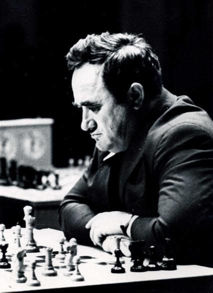 Chess opening books often don't make a clear distinction between relevant and less relevant lines. Best analytical player in chess, writer of "Application of ...