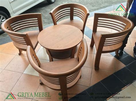 Ketika anda akan memilih model kursi tamu yang bagus dan unik, sebaiknya terlebih dahulu menyesuaikan dengan ruangan yang ada pada rumah atau tempat tinggal anda. Kursi Tamu Cantik Jati Murah | Kursi, Mebel, Minimalis