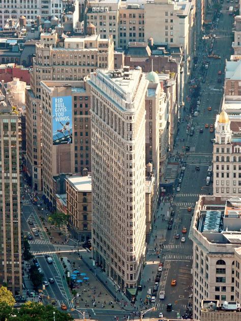 The building is a popular location for tourist photographs and is possibly. USA, New York, le Flatiron Building nommé le fer à repasse ...