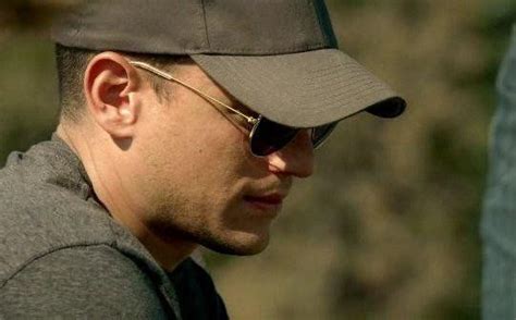 The angle they gave it was that michael knew his tumour was back and that he only has a handful of days left, so he decided to sacrifice his life while attempting to save sara's. Michael Scofield, Prison Break (With images) | Prison ...