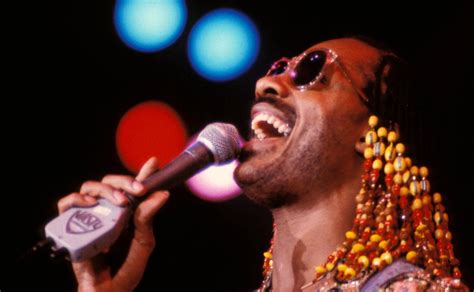 Stevie wonder was born stevland hardaway judkins on 13th may 1950 in michigan. Stevie Wonder compie 70 anni: i momenti più memorabili della carriera