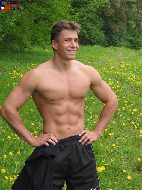 System eurocash jest zaawansowaną platformą zamówień elektronicznych handlu detalicznego b2b. Hot muscle stud posing naked outdoors