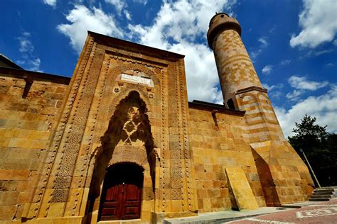 Konya'nın en büyük merkez ilçesi selçuklu. Kapadokya Selçuklu Eserleri & Mimarisi