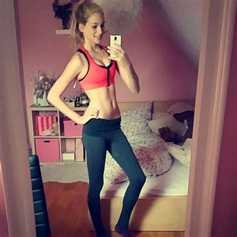 Dennoch ist es erstaunlich, wer oneeins management in den letzten jahren verließ: GNTM-Laura trainiert sich in Shape | GNTM 2015: Die ...