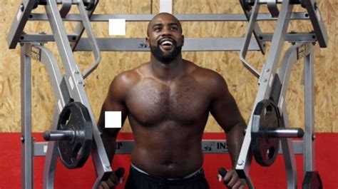 Standing at 2.04 meters and weighing 138 kg (6.5 feet and 304 lbs) when he's in. Teddy Riner et musculation : Les secrets du judoka