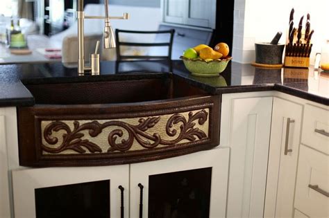 Measures 4 1/4 x 4 x 2 3/4 inches. 42" SINGLE-BOWL HAMMERED 100% COPPER FARMHOUSE SINK Curved Front w/ Vine Design