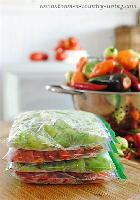 How to make easy pickled banana peppers: How to Freeze Peppers - Town & Country Living