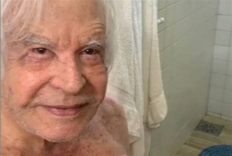Cid moreira (1927) � um jornalista, locutor e apresentador brasileiro. Esposa de Cid Moreira aparece em vídeo com o apresentador ...
