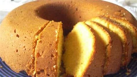 Resep bolu kue ini mirip dengan kue chiffon tapi kue ini lebih ringan dan lebih lembut. Resep Cara Membuat Kue Bolu Pisang Kukus