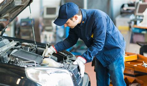 La mecánica automotriz tiene como tarea estudiar y analizar algunos de los componentes del vehículo y como principal objetivo la transmisión y generación de movimiento. Los 24 de febrero se celebra el día del Mecánico o ...