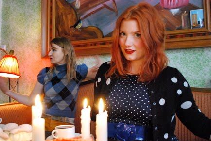 Helene billgren fyller nu liljevalchs konsthall med över hundra verk i olika tekniker. Om kläder som är vackra: Om kvinnorna Billgren.