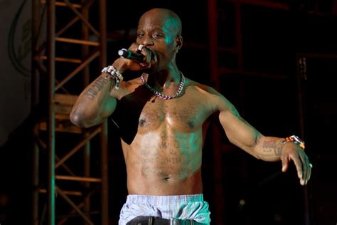 Âgé de 50 ans, le rappeur a été hospitalisé à la suite d'une crise cardiaque. Le rappeur américain DMX condamné à un an de prison - Closer