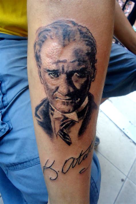 Atatürk imzası ve 17 farklı atatürk dövmesi. Ataturk tattoo by d-karail on DeviantArt