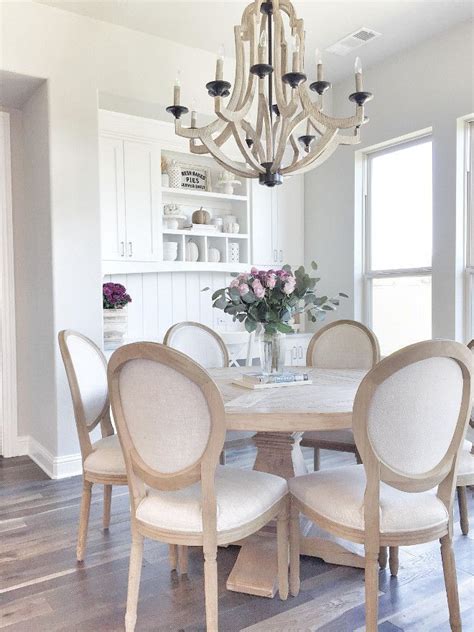 A vintage french provincial style dining set offers white paint decorated chairs having tall pressed caned backs with scroll crest flanked by turned finials surmounting padded seats. 49 Unique Dining Room Design Ideas With French Style ...