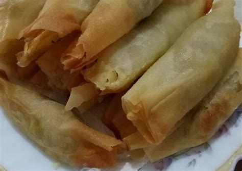 Beberapa jenis camilan yang dibuat dengan kulit lumpia sangat pas sekali disantap saat kumpul bersama teman maupun keluarga. Resep Otak otak goreng kulit lumpia oleh Heny Martaviana ...