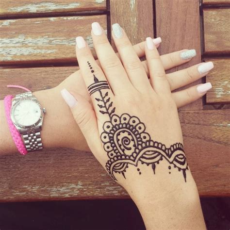 There are a few ways you can try to extend or shorten the lifespan of a henna tattoo. How Long do Henna Tattoos Last - 75+ Inspirational Designs ...