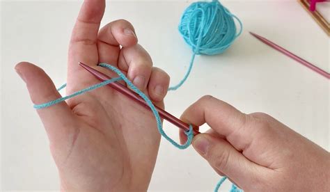 I suggest using wooden needles when learning how to knit. How to knitted cast on in 2020 | Cast on knitting, Cable ...