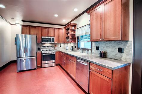 The signature pearl kitchen design is a beautifully styled cabinet. Pin by Holdhusen Real Estate Group on 6604 N Mississippi ...