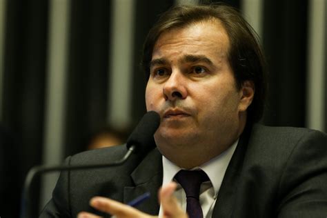 Speaker rodrigo maia is in his third term as president of the chamber of deputies of brazil (equivalent to the speaker of the house in the united states), . Rodrigo Maia admite suspender recesso para votar eventual ...