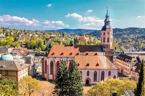 On four varied stages, the premium hiking trail entices you with wonderful views, breathtaking nature, cultural and also culinary delights. Stiftskirche Baden Baden - Fotowettbewerb Stiftskirche