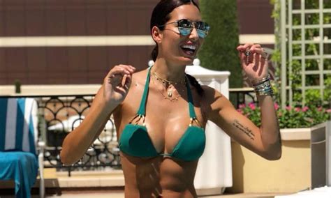 Tv personality, actress, i live for my incredible son, black belt in karate,i love chocolate. Elisabetta Gregoraci, l'indiscrezione su un contratto in ...