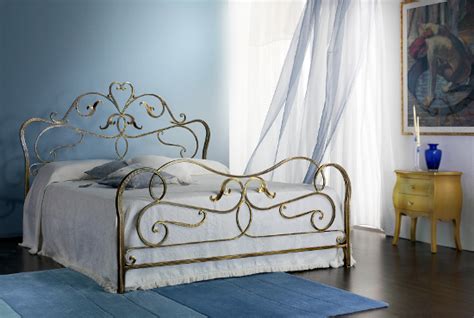 Trova le migliori soluzioni per l'arredamento della camera da letto a prezzi imbattibili! Letto Matrimoniale in ferro battuto testiera RUBENS.
