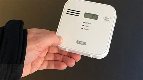 Kohlenmonoxid reagiert stark exotherm mit luft, wenn sich ein zündfunke findet. Kohlenmonoxid-"Piepser" immer beliebter - kaernten.ORF.at
