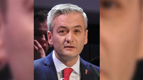 Zobacz, co robert biedroń (rbiedro) odkrył(a) na pintereście — największej na świecie kolekcji pomysłów. Robert Biedroń, l'eurodéputé gay candidat à la présidentielle en Pologne